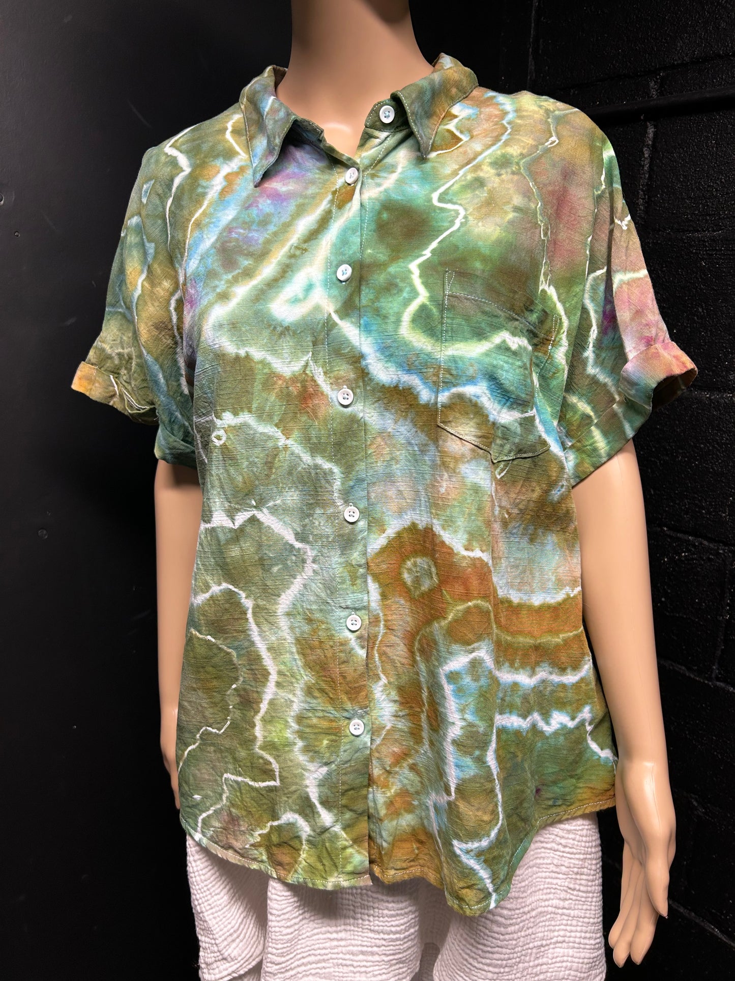 Adult XL Short Sleeve Button up Shirt